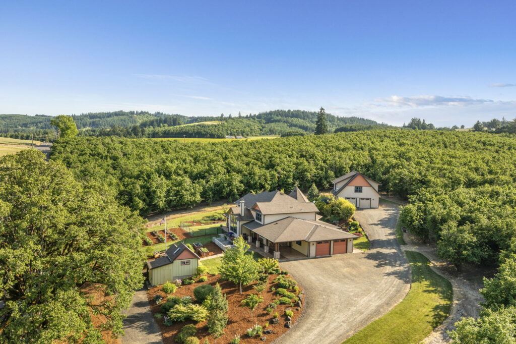 home and garages at 4185 sw lafollett rd