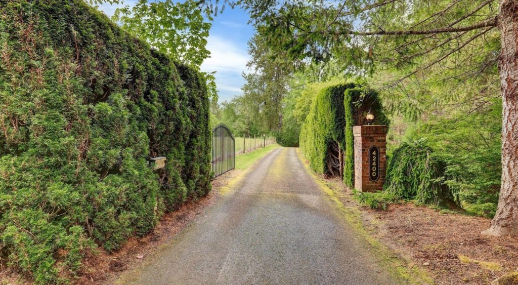 42400 SE MARMOT RD, SANDY, OR 97055