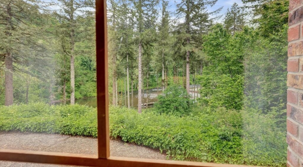 42400 SE MARMOT RD, SANDY, OR 97055